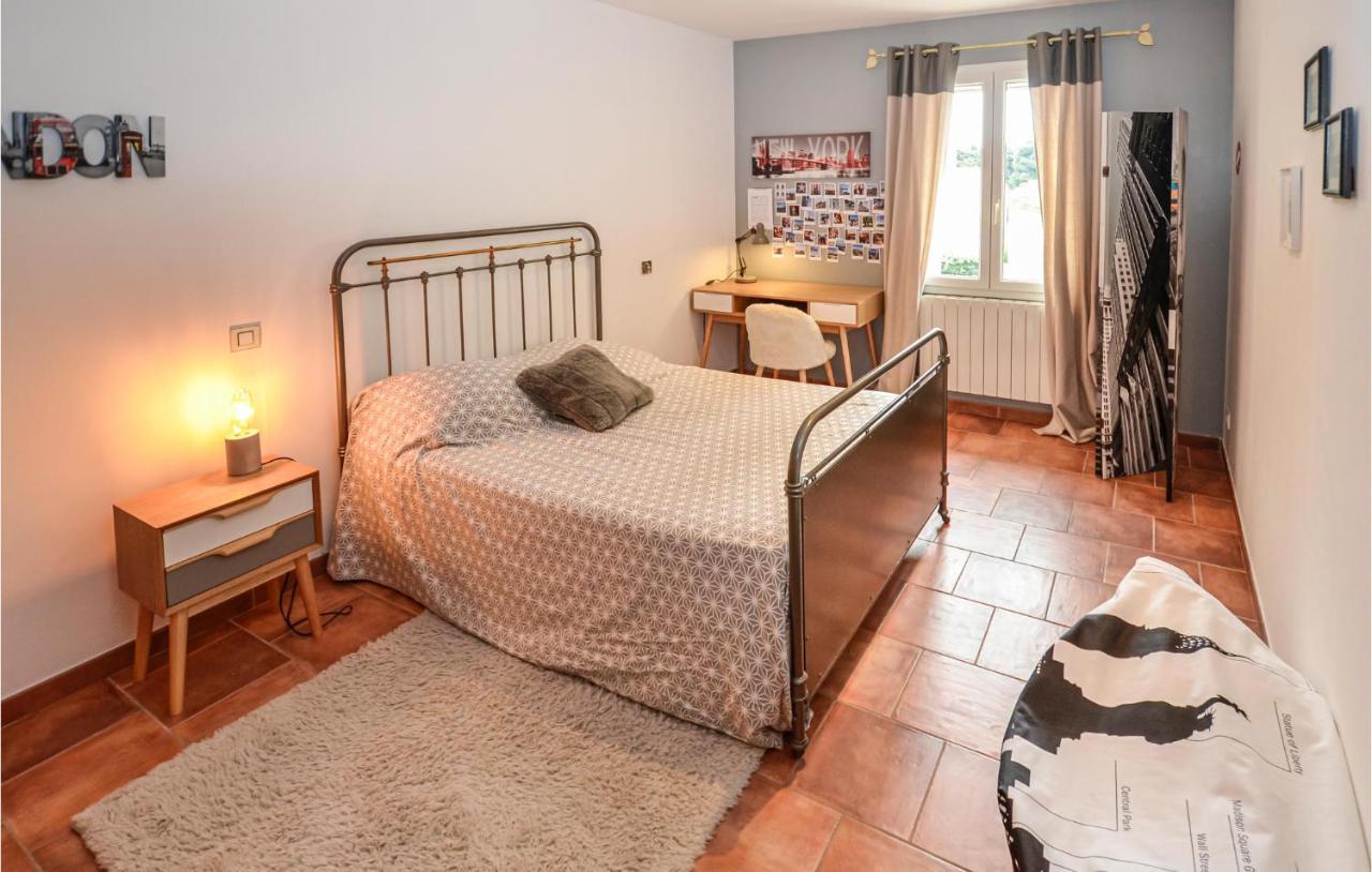 3 Bedroom Awesome Home In Chateuneuf De Gadagne Châteauneuf-de-Gadagne Esterno foto