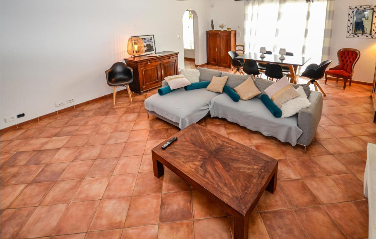 3 Bedroom Awesome Home In Chateuneuf De Gadagne Châteauneuf-de-Gadagne Esterno foto