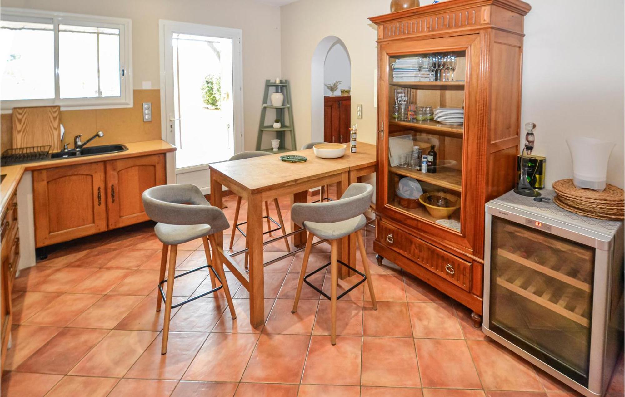 3 Bedroom Awesome Home In Chateuneuf De Gadagne Châteauneuf-de-Gadagne Esterno foto