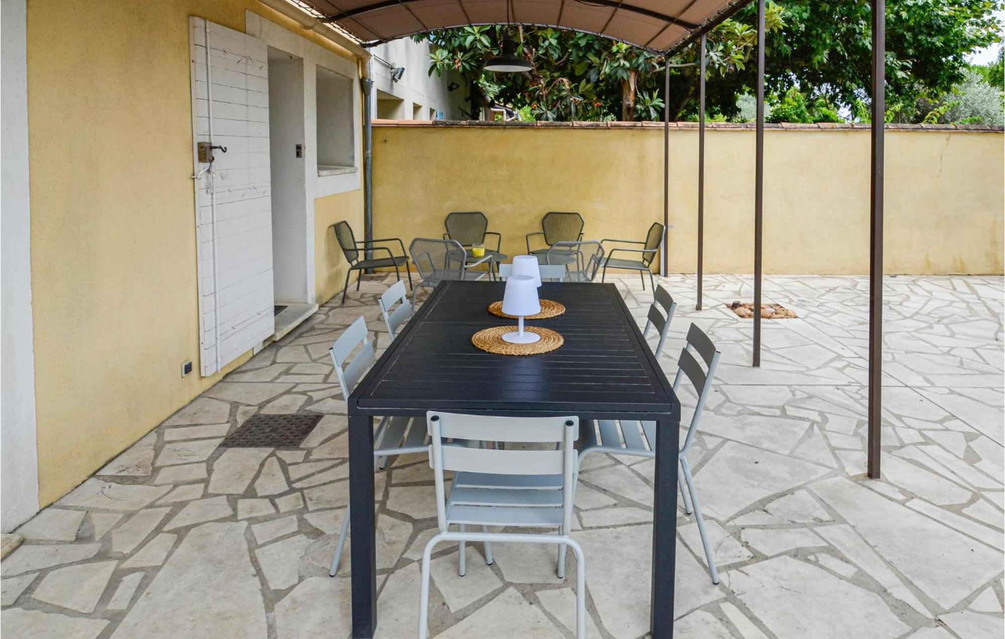 3 Bedroom Awesome Home In Chateuneuf De Gadagne Châteauneuf-de-Gadagne Esterno foto